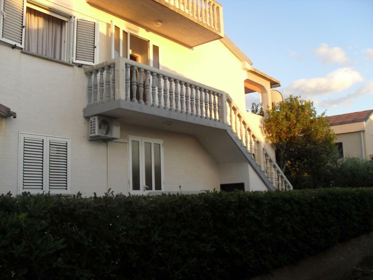 Apartment Zdenka Povljana Luaran gambar